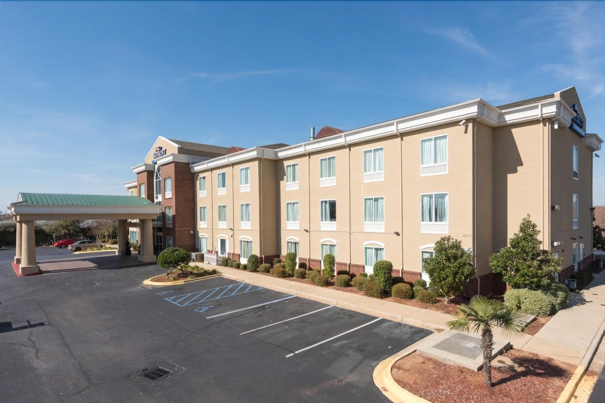 Baymont By Wyndham Montgomery South Экстерьер фото