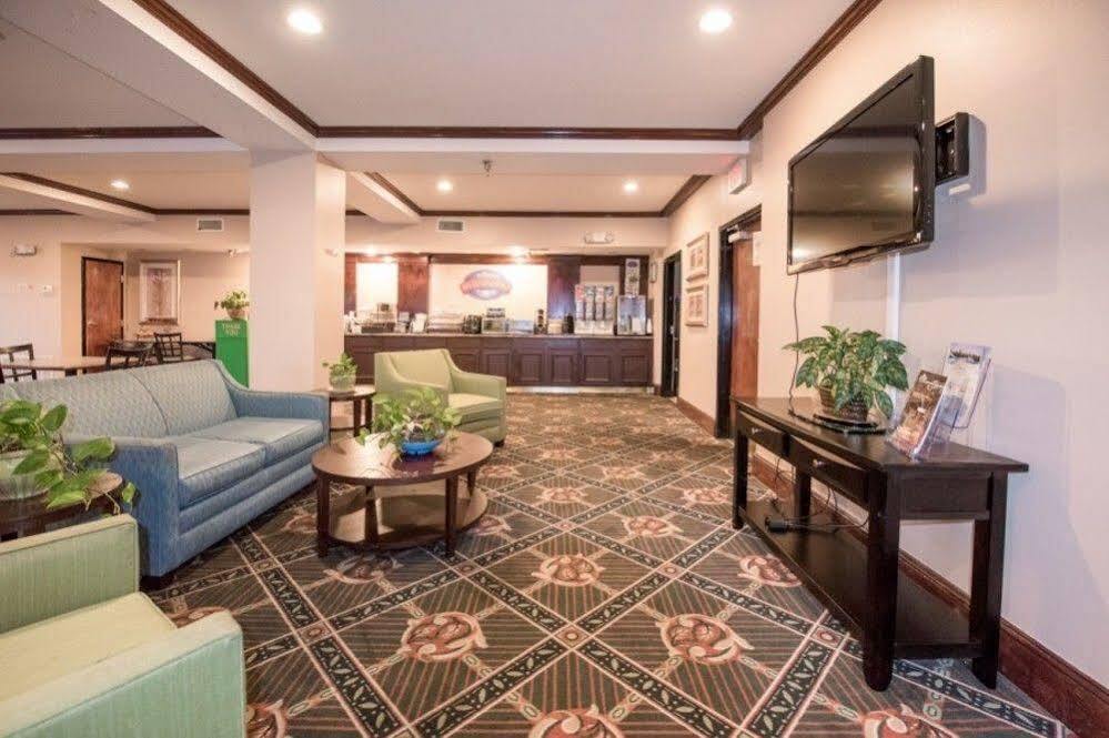 Baymont By Wyndham Montgomery South Экстерьер фото